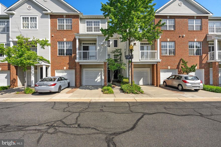 A BEAUTIFUL CONDO!! 
YOU WILL LOVE THIS CHARMING TOWNHOUSE-STYLE CONDO IN HEART OF HERNDON. THE PROPERTY FEATURES TWO BEDROOMS/TWO FULL BATHS . THE MAIN LEVEL FEATURES AN OPEN FLOOR PLAN WITH HARD WOOD FLOOR THROUGHOUT THE LIVING ROOM AND DINING ROOM. A PRIVATE BALCONY LOCATED OFF OF THE LIVING ROOM IS IDEAL FOR MORNING COFFEE. GOURMET KITCHEN FEATURES STAINLESS STEEL APPLIANCES, 42” CABINETS. THE KITCHEN OFFERS PLENTY OF COUNTER SPACE, WHICH IS PERFECT FOR MEAL PREPARATION. GENEROUSLY SIZED PRIMARY BEDROOM INCLUDES A WALK-IN CLOSET AND LUXURIOUS BATHROOM. WONDERFUL COMMUNITY AMENITIES- FITNESS CENTER, SWIMMING POOL, TOT LOTS, CLUBHOUSE, AND PICNIC AREAS. COMMUTERS DREAM-MINUTES FROM RT 28, DULLES TOLL RD, FFX PARKWAY, DULLES AIRPORT. APPROXIMATELY 1.4 MILES FROM THE UPCOMING HERNDON METRO, 10 MINUTES FROM RESTON TOWN CENTER, 15 MINUTES FROM ONE LOUDOUN. ENJOY WALKING TO SHOPPING, DINING, AND MORE!!!!!! CONDO FEE INCLUDES WATER! 
NO PETS!