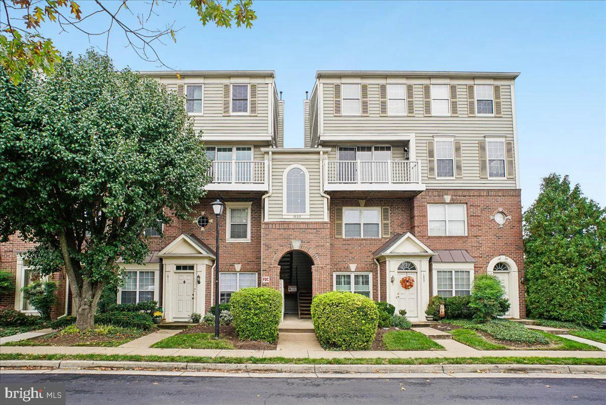 1809 Kenwood Avenue Unit 301
