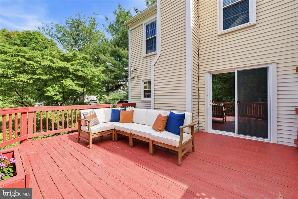 DUMONT OAKS - Residential