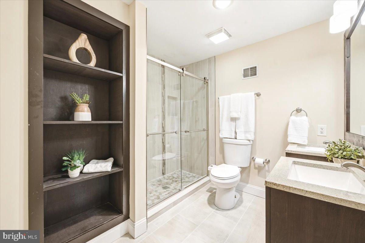 DUMONT OAKS - Residential