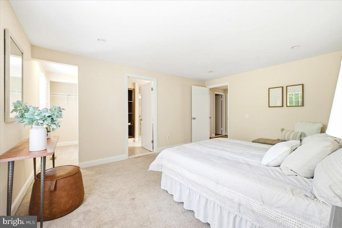 DUMONT OAKS - Residential