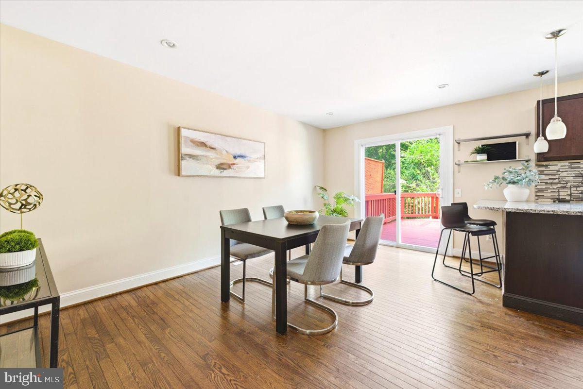 DUMONT OAKS - Residential
