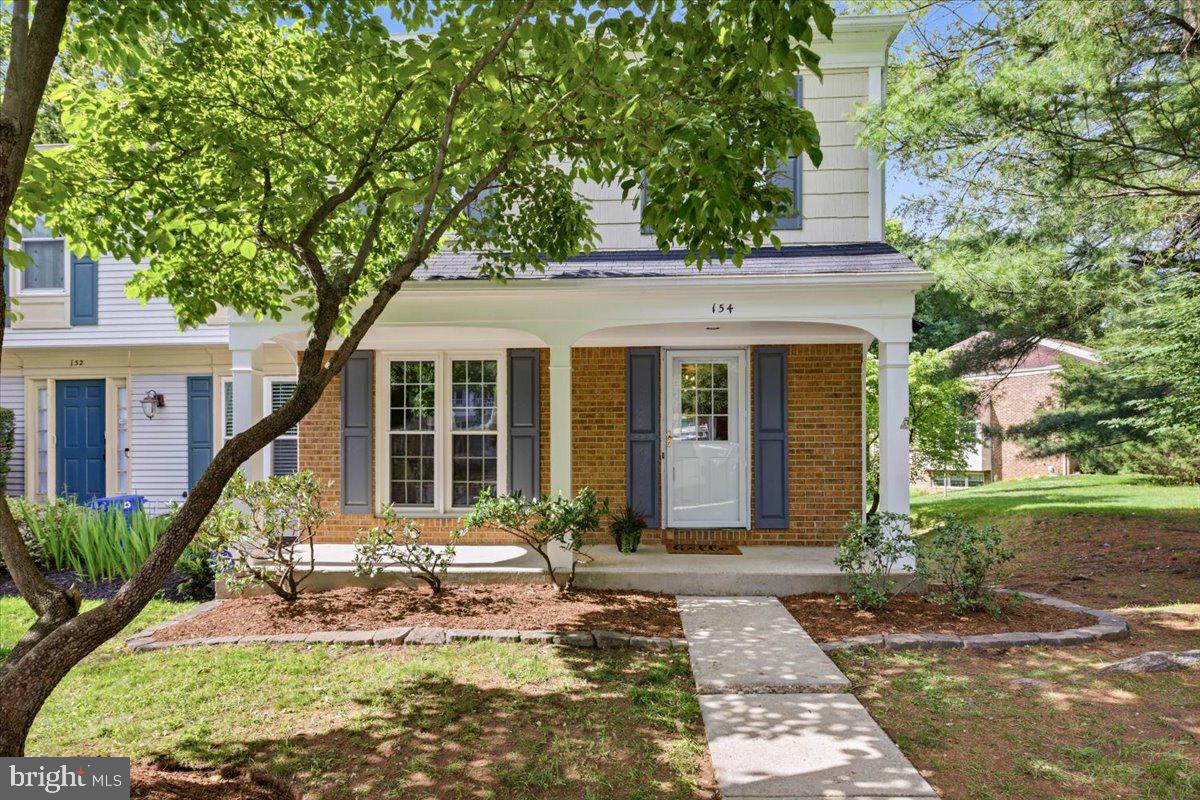 DUMONT OAKS - Residential
