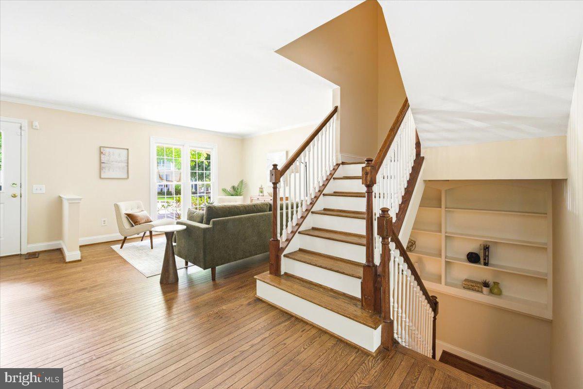 DUMONT OAKS - Residential