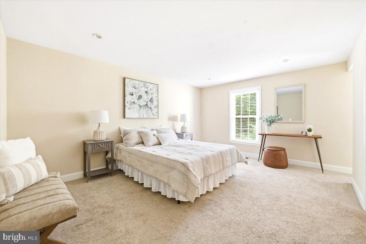 DUMONT OAKS - Residential