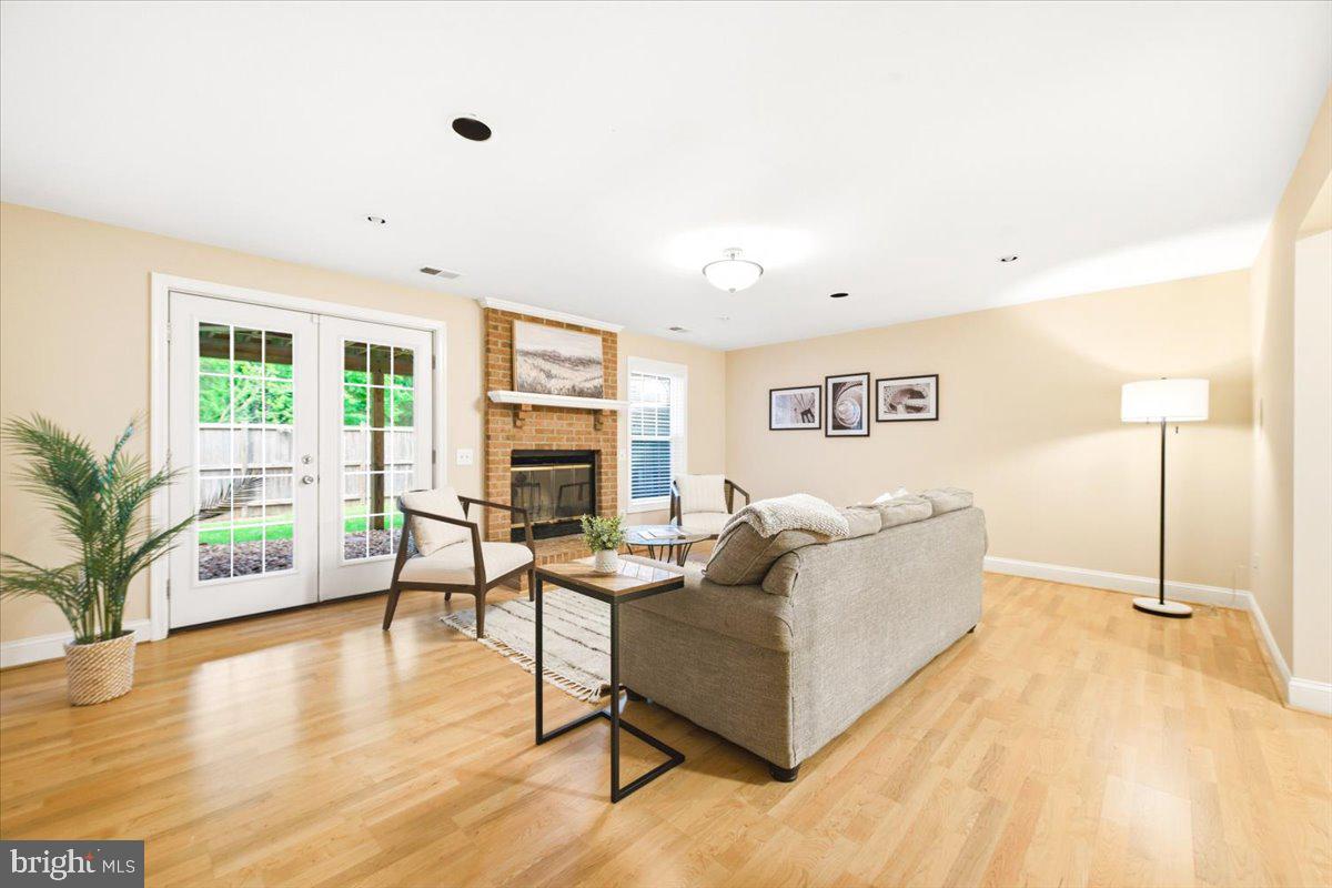 DUMONT OAKS - Residential