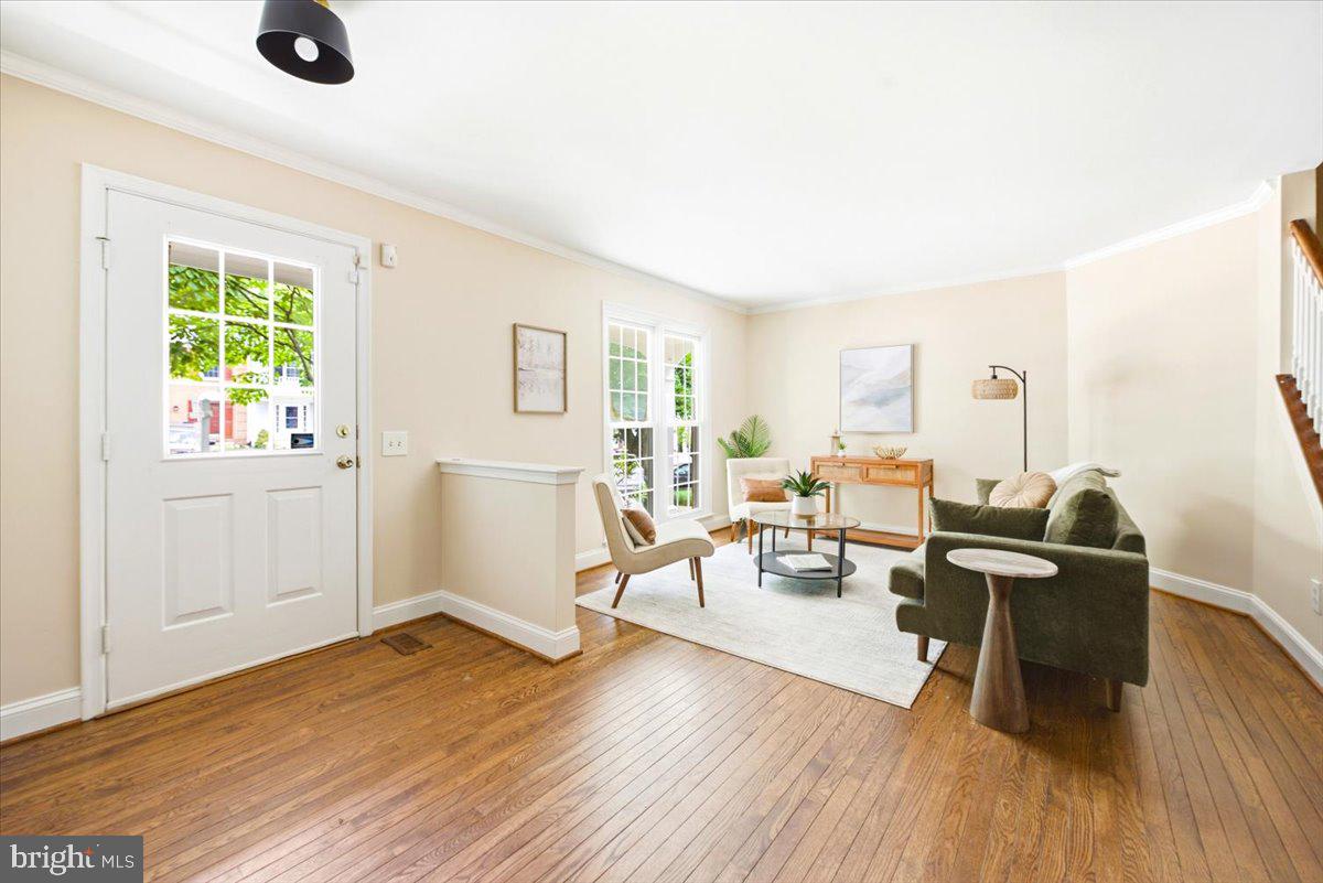 DUMONT OAKS - Residential