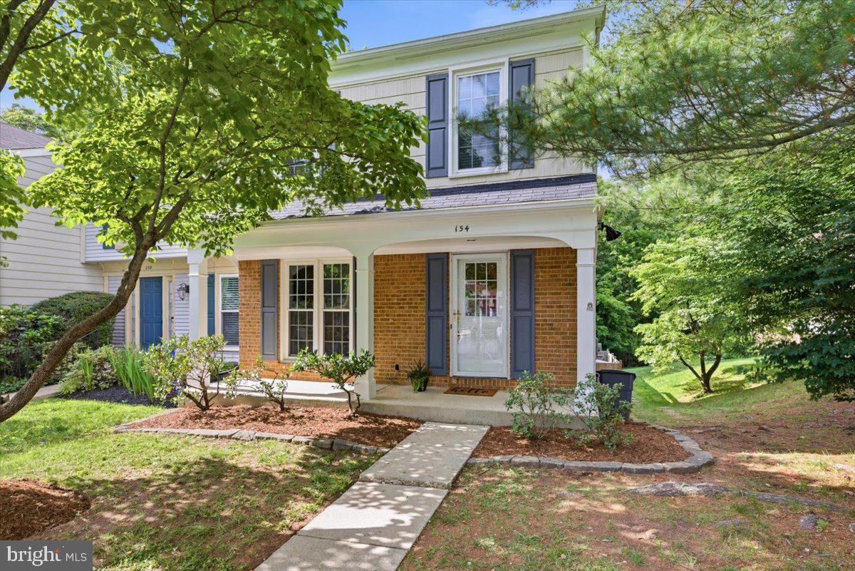 DUMONT OAKS - Residential