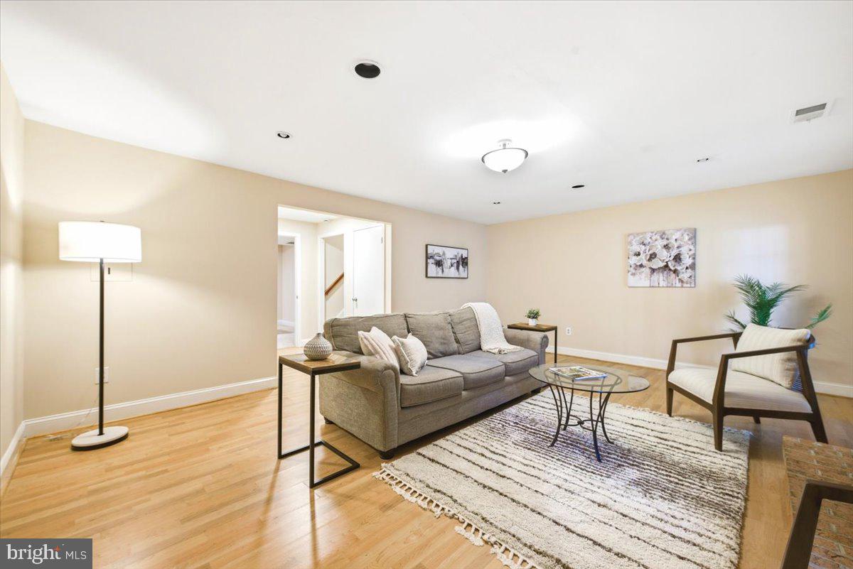 DUMONT OAKS - Residential
