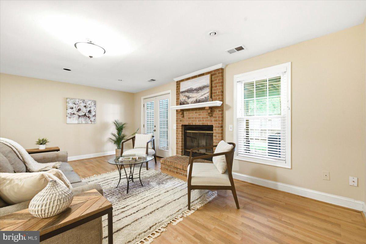 DUMONT OAKS - Residential