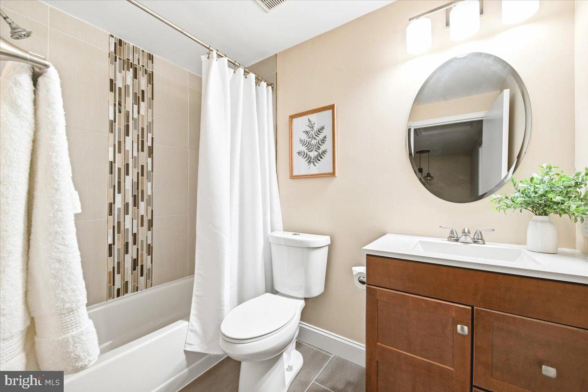 DUMONT OAKS - Residential
