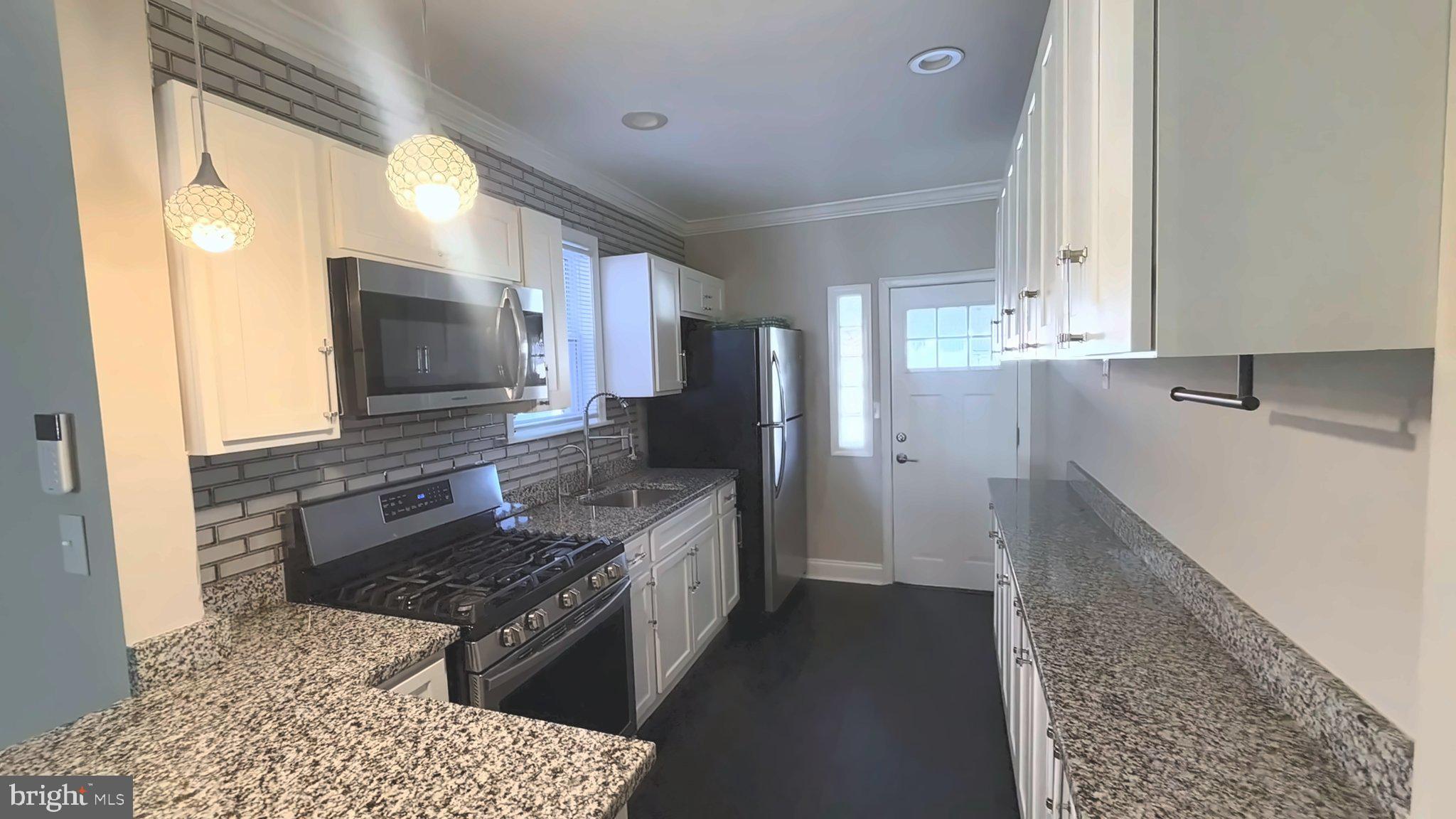 3806 COLBORNE ROAD
