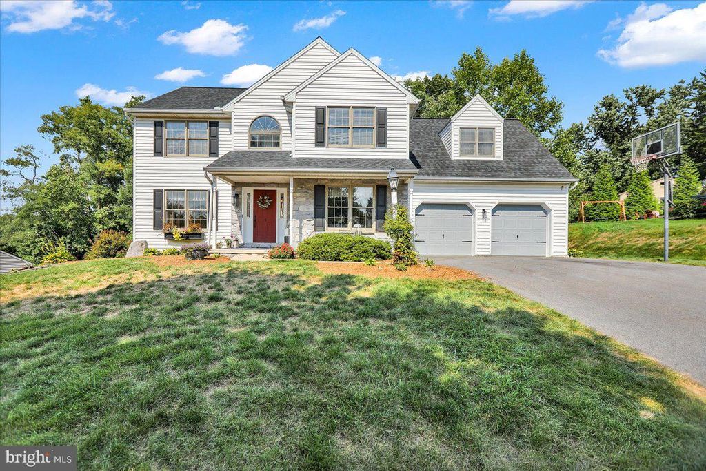 Photo of 8 Silver Drive, Elizabethtown, PA 17022 (MLS # PALA2056194)