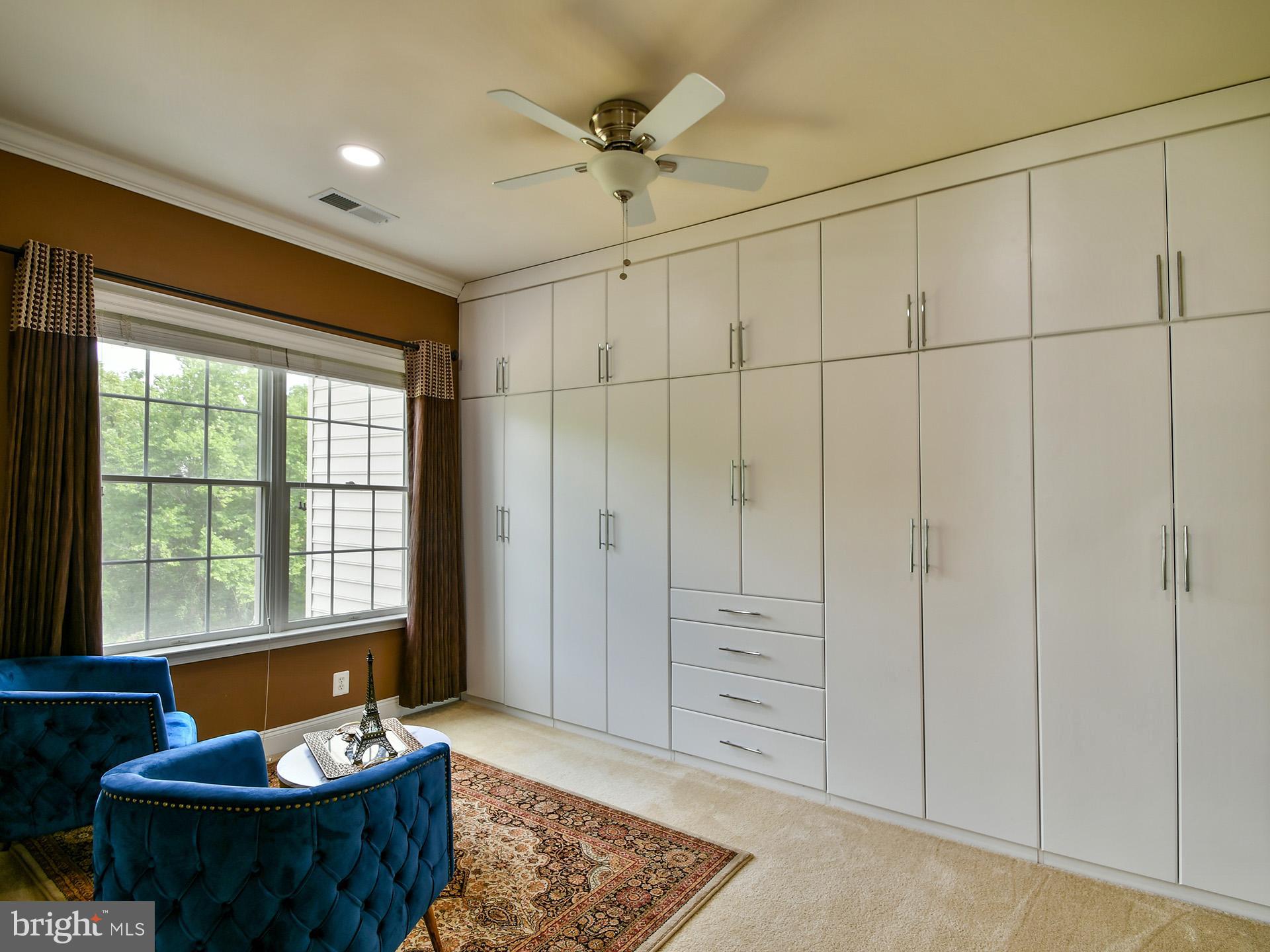 LOUDOUN VALLEY ESTATES 2 - Residential