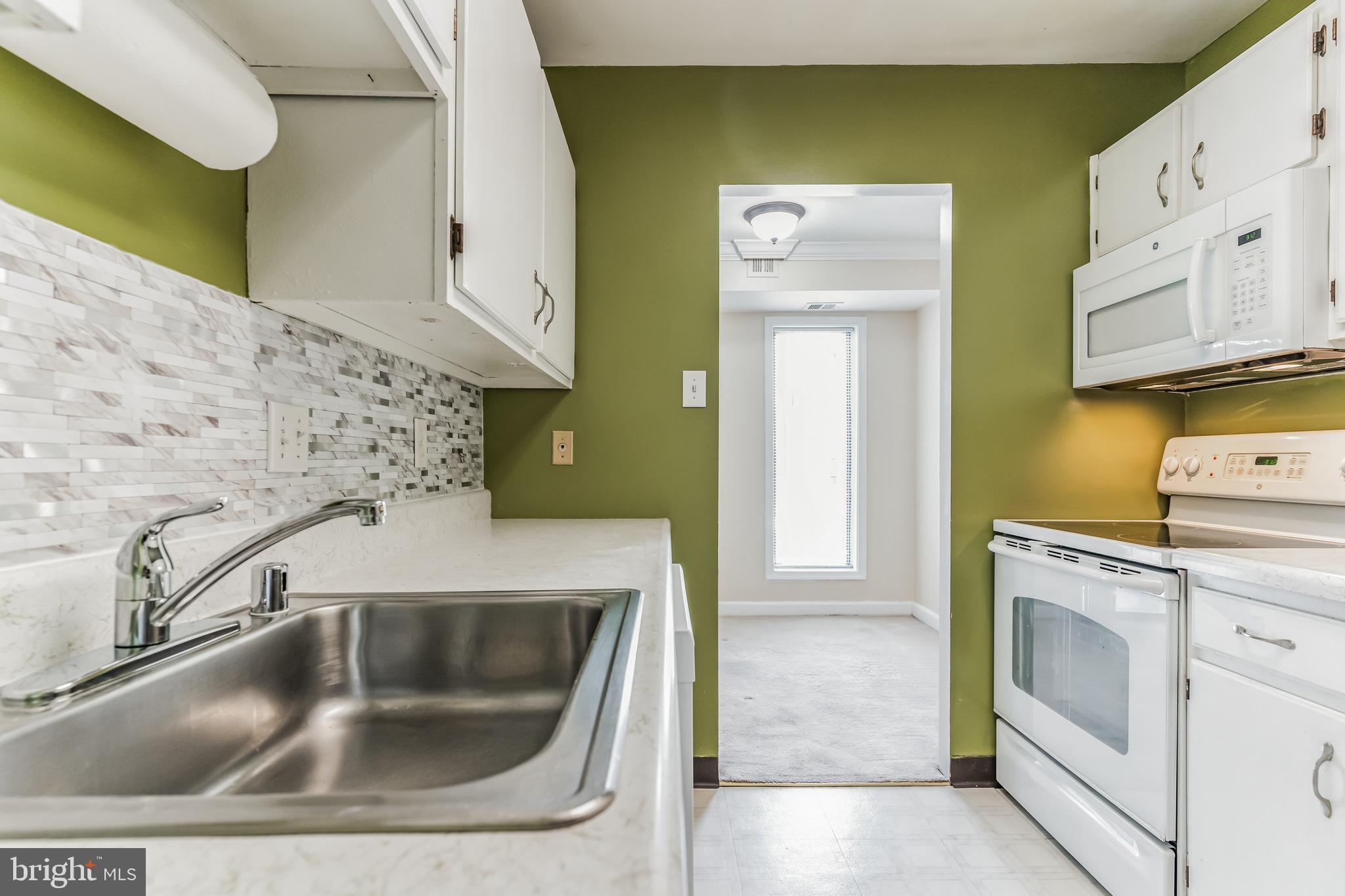 SUMMERTREE CONDO APTS - Residential