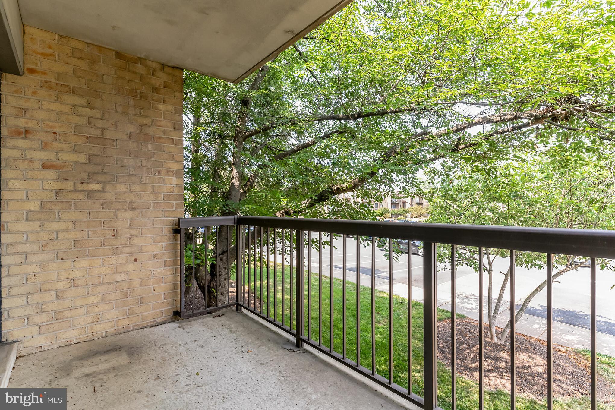 SUMMERTREE CONDO APTS - Residential