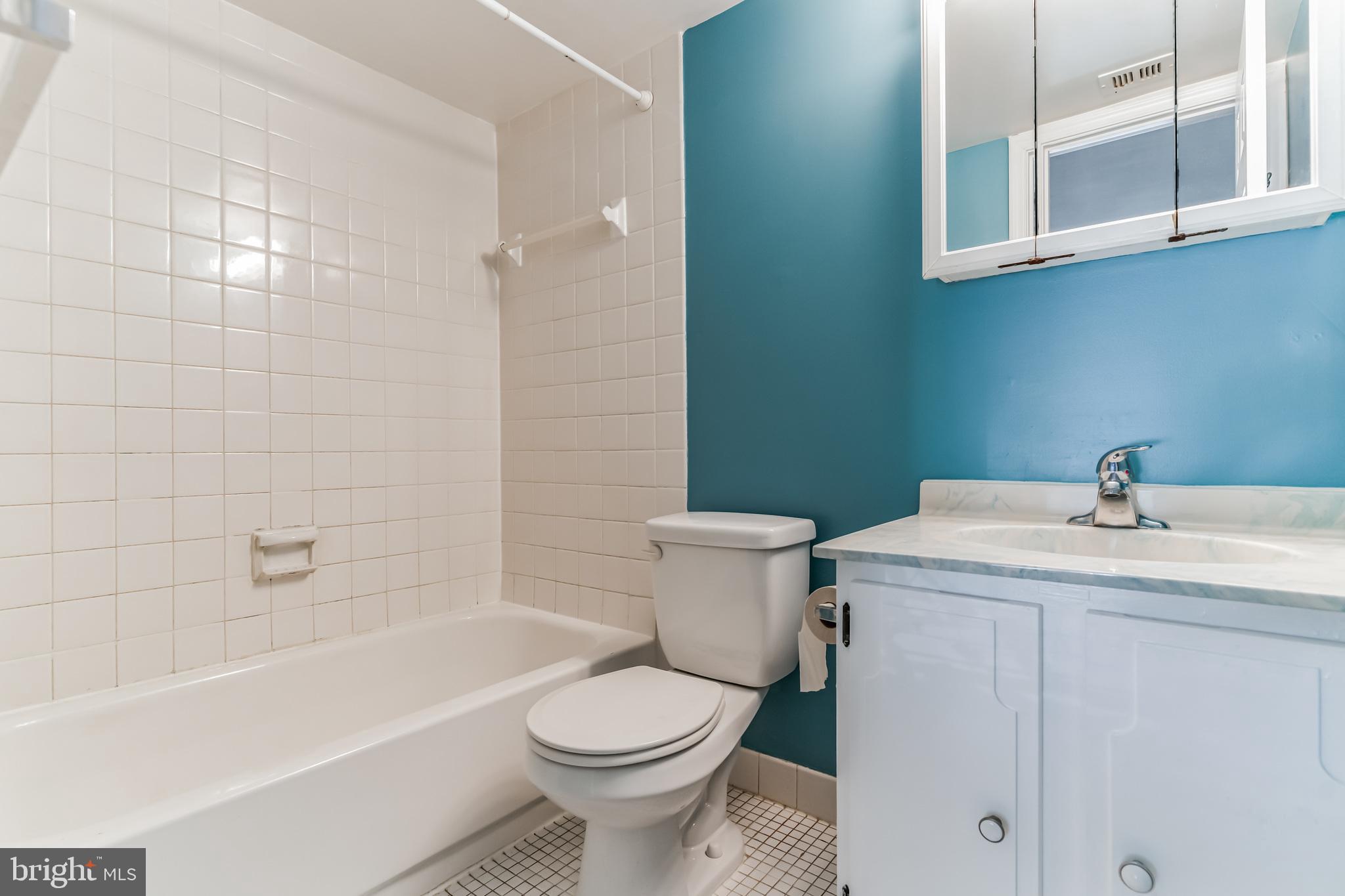 SUMMERTREE CONDO APTS - Residential