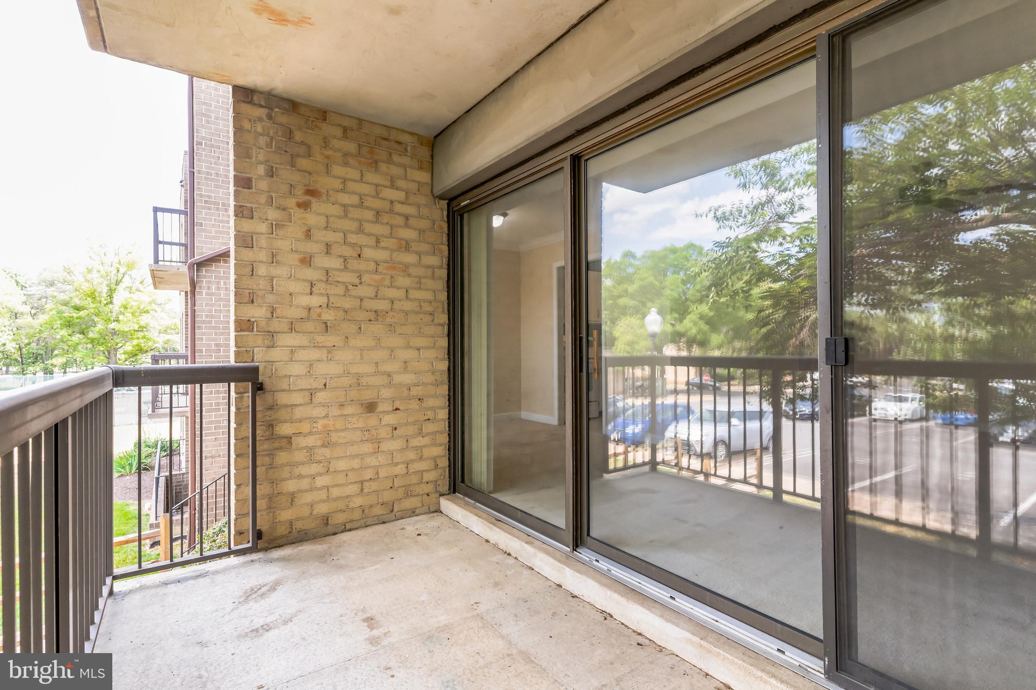 SUMMERTREE CONDO APTS - Residential