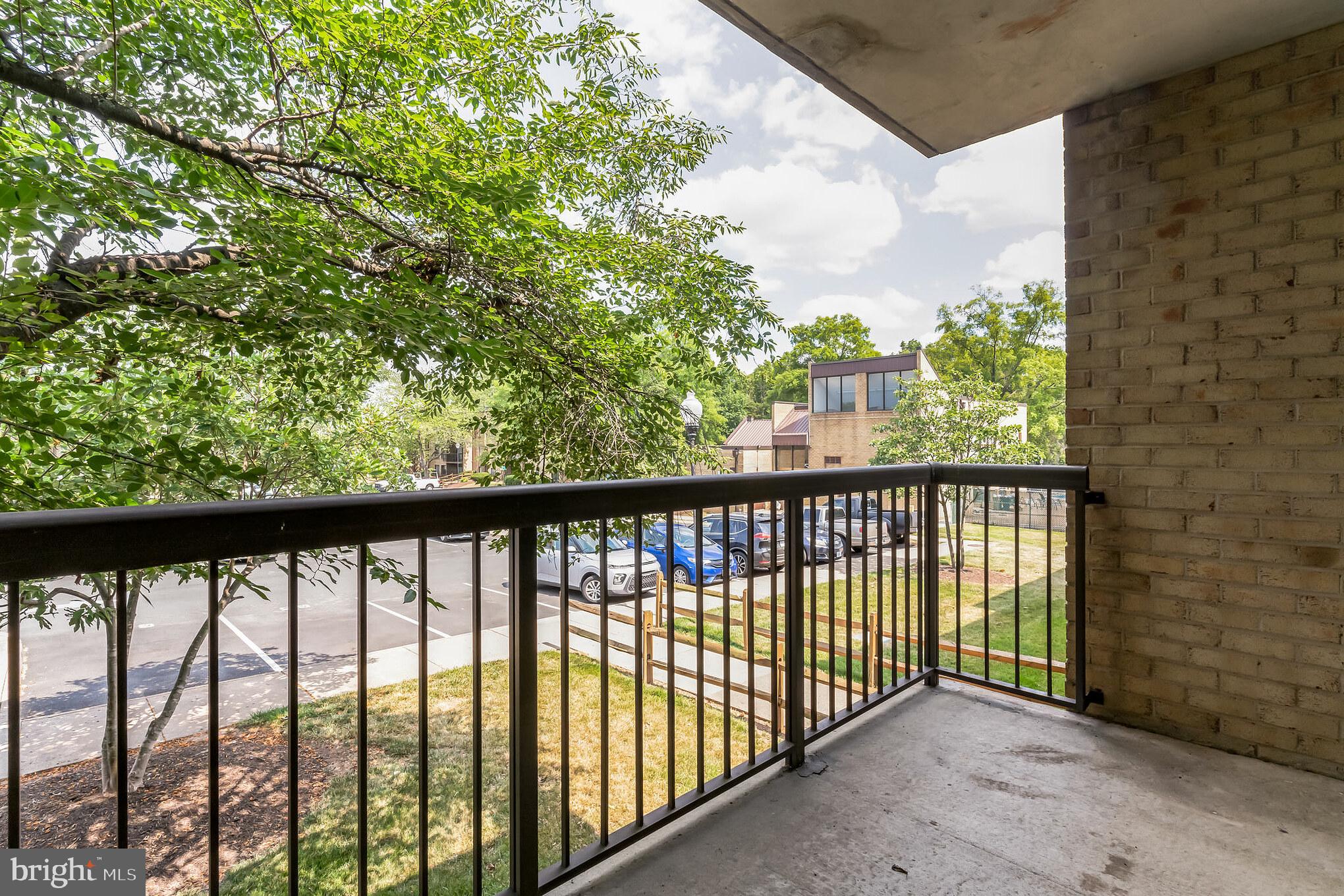 SUMMERTREE CONDO APTS - Residential