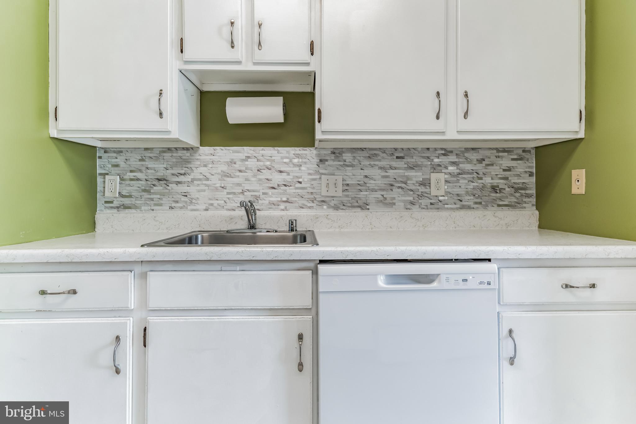 SUMMERTREE CONDO APTS - Residential