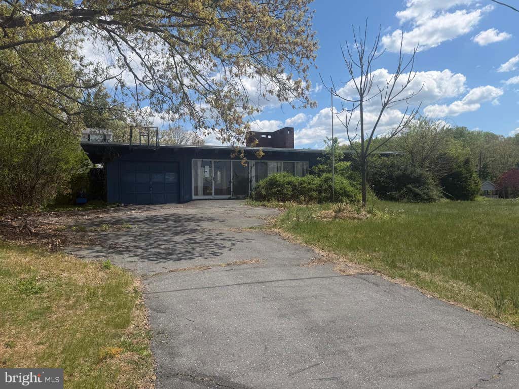 Photo of 502 Chestnut Avenue, ELKTON, VA 22827 (MLS # VARO2003322)
