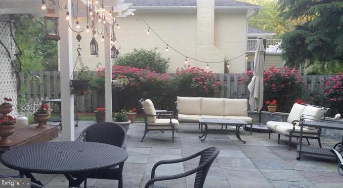 LANGLEY OAKS - Residential Lease