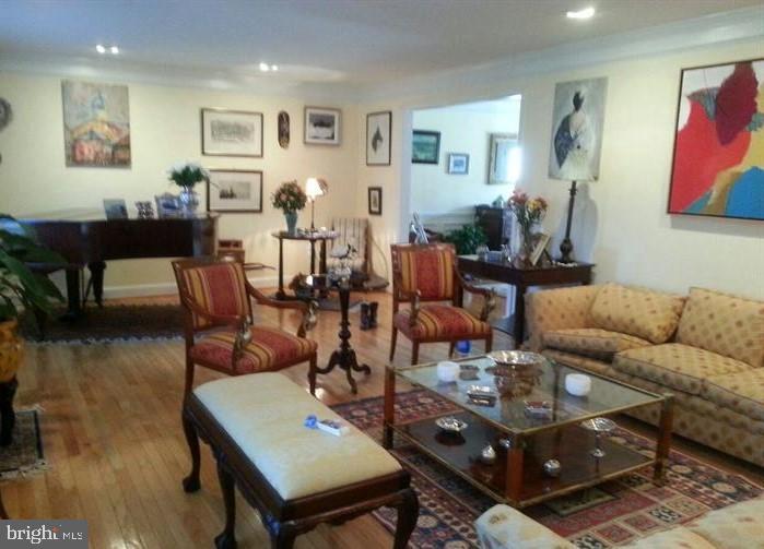 LANGLEY OAKS - Residential Lease