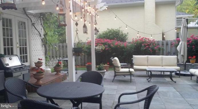 LANGLEY OAKS - Residential Lease