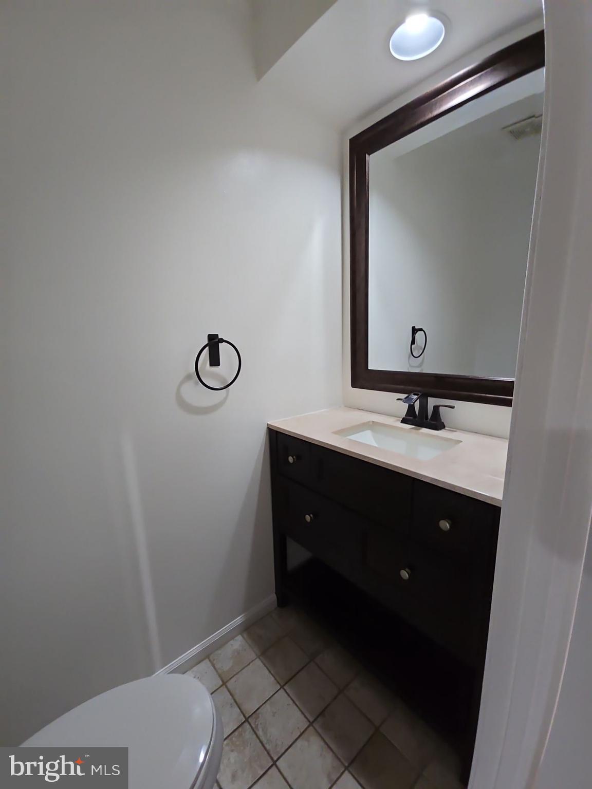 GUNNERS LAKE VILLAGE - Residential Lease