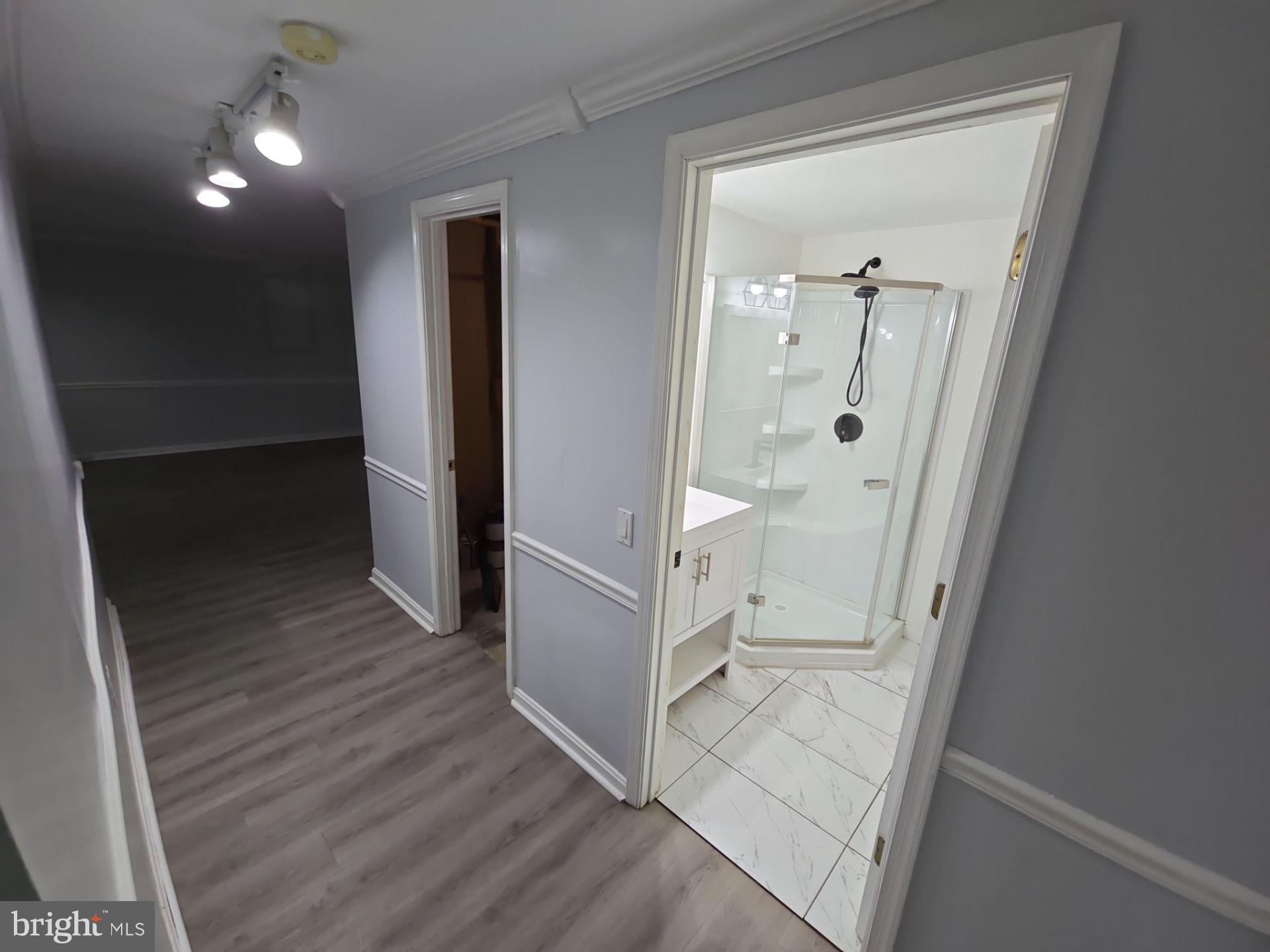 GUNNERS LAKE VILLAGE - Residential Lease