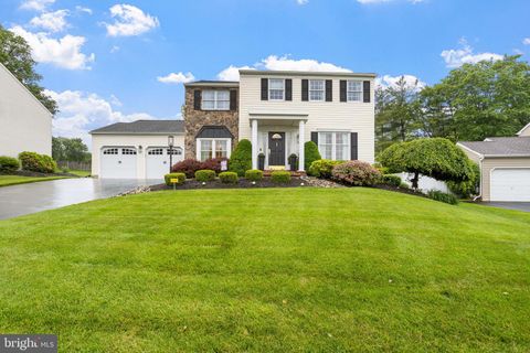 7 SEEDLING DRIVE HOLLAND PA 18966