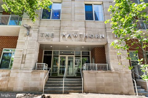 Photo of 820 N Pollard Street #912, ARLINGTON, VA 22203 (MLS # VAAR2074160)