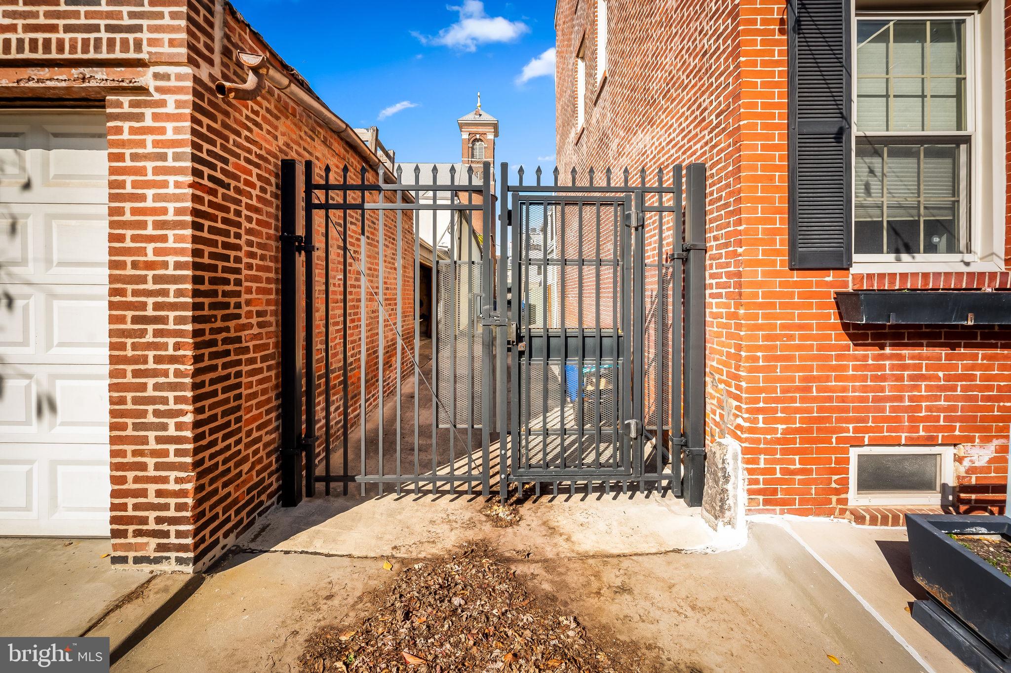 LITTLE ITALY - Residential