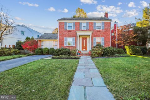 Photo of 5214 Roosevelt Street, BETHESDA, MD 20814 (MLS # MDMC2155102)