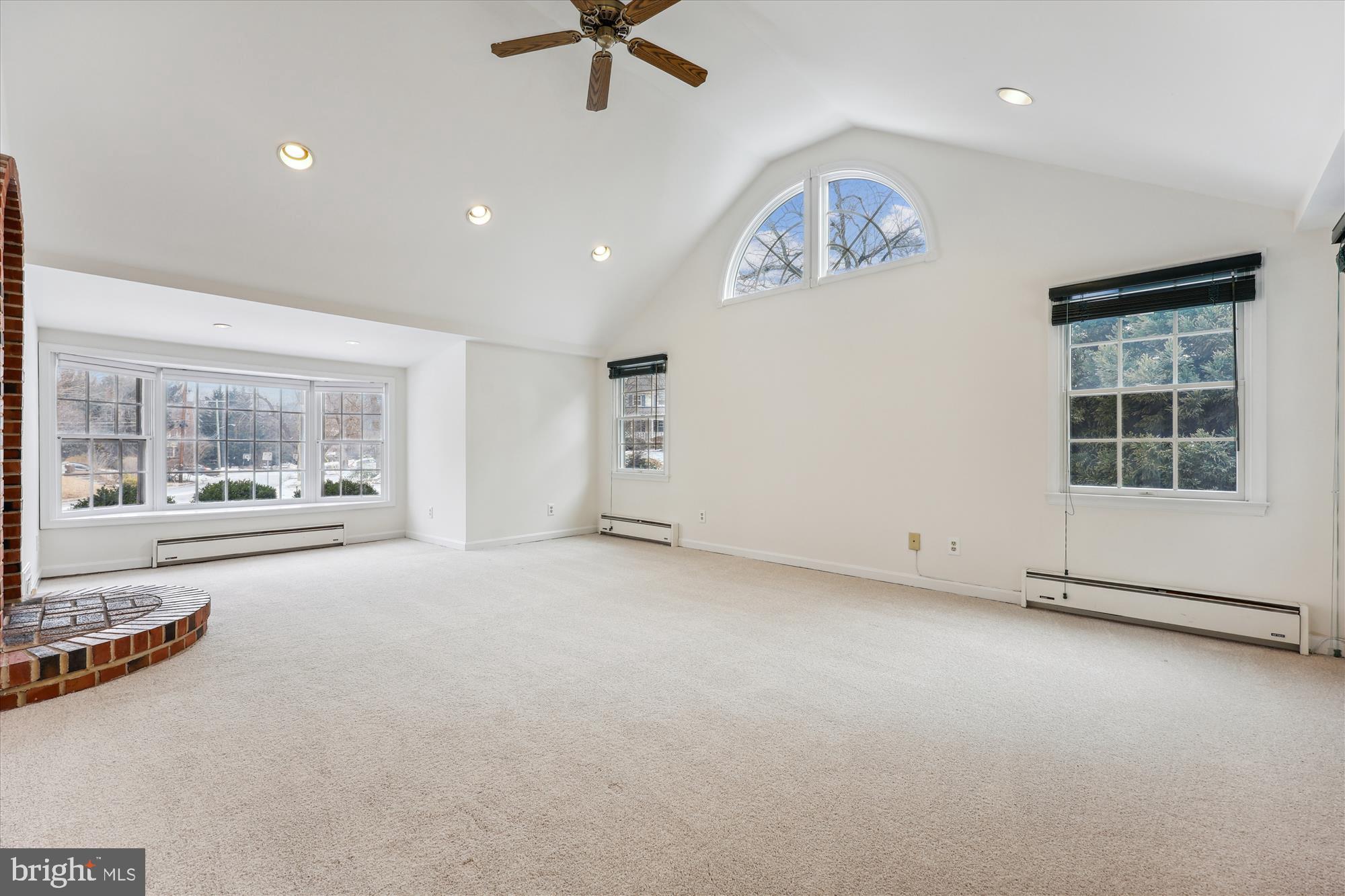 5214 ROOSEVELT STREET