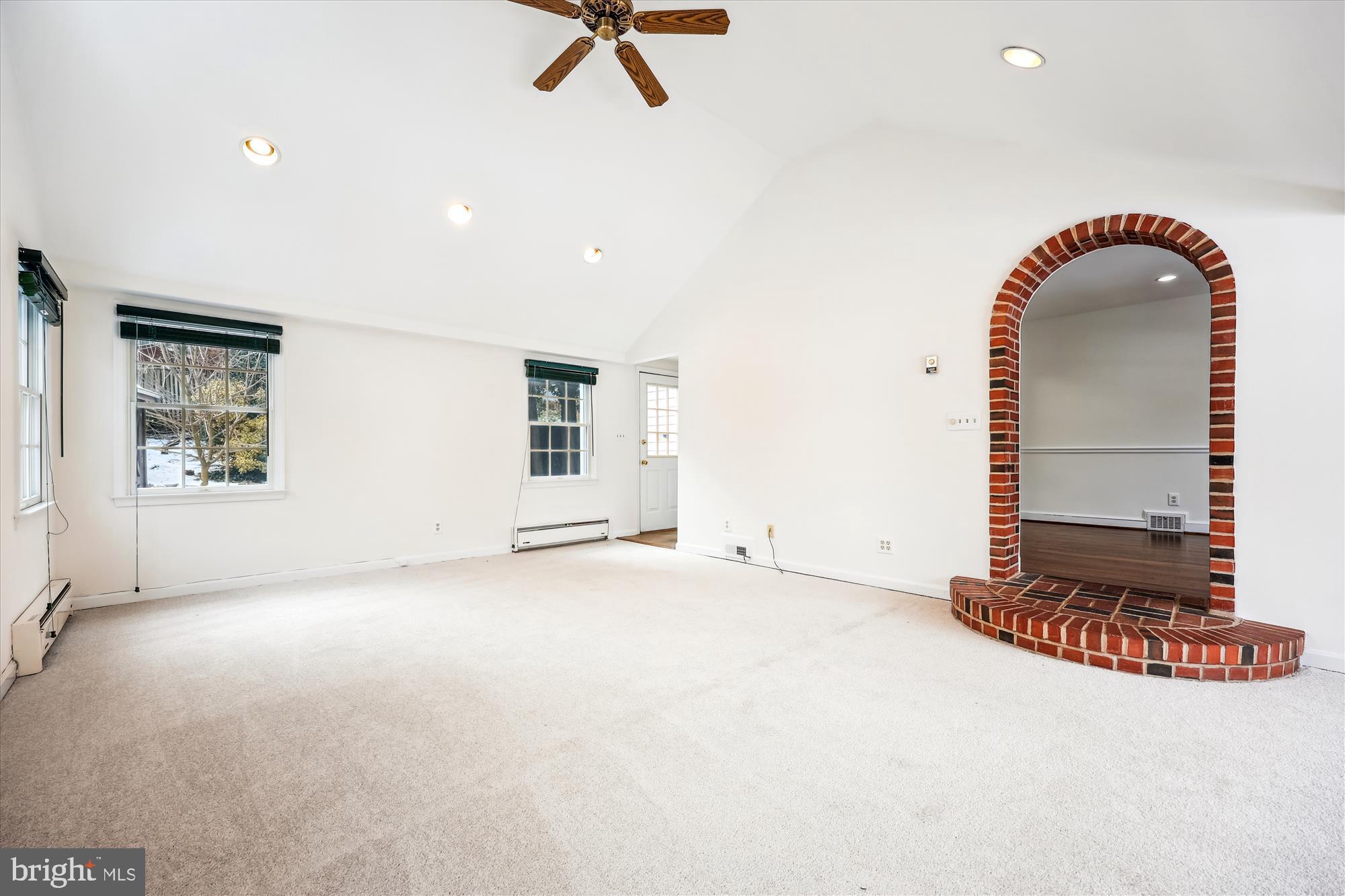 5214 ROOSEVELT STREET