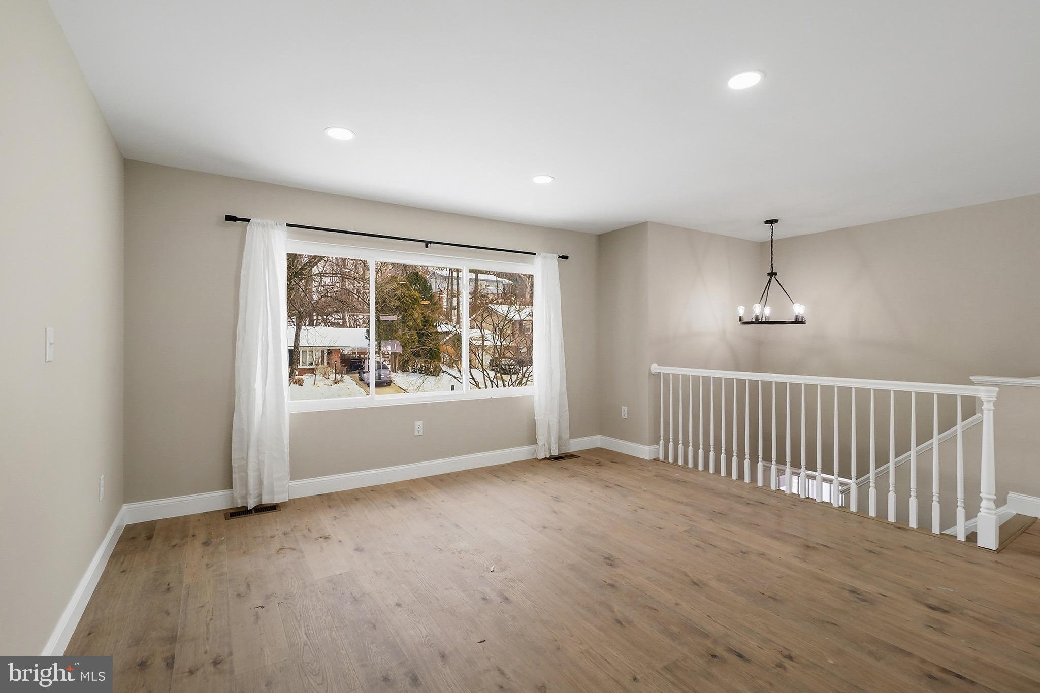 DIAMOND COURTS - Residential