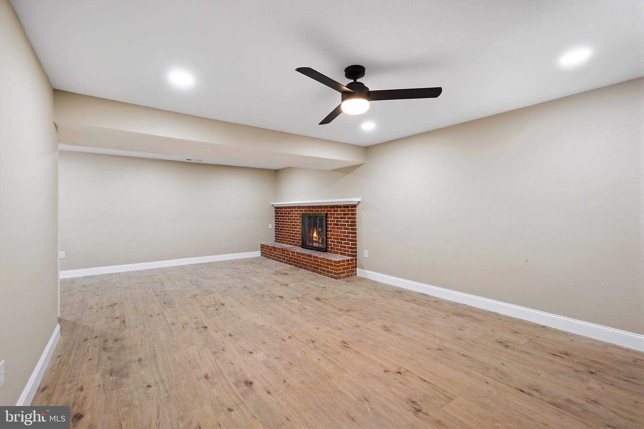 DIAMOND COURTS - Residential