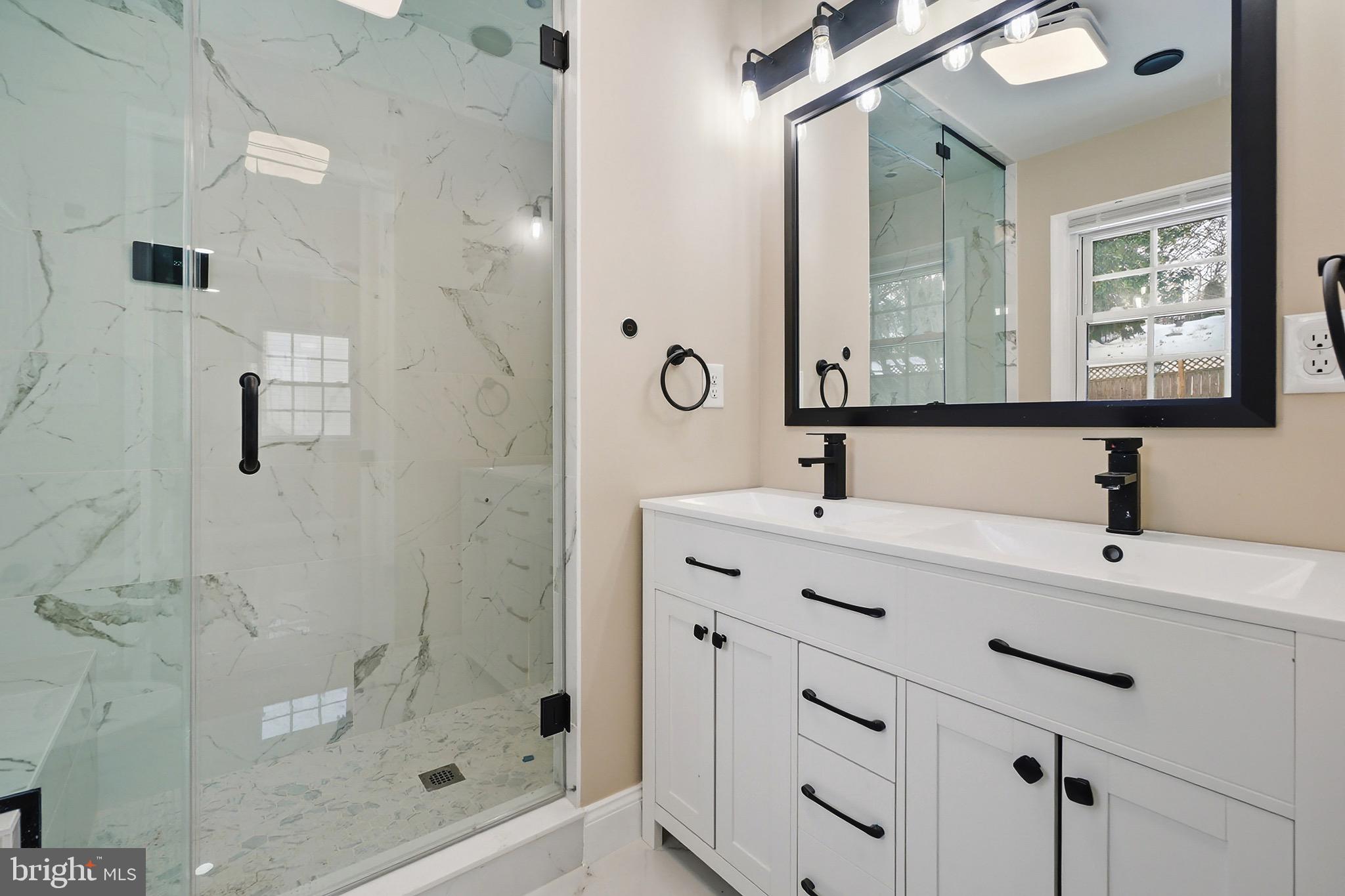 DIAMOND COURTS - Residential