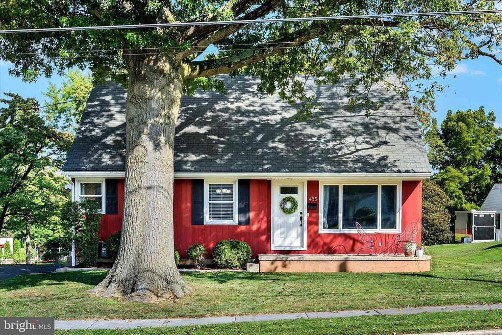 Photo of 435 SNYDER AVE, ELIZABETHTOWN, PA 17022 (MLS # PALA2039986)