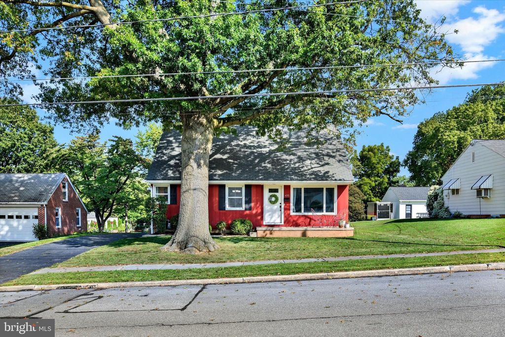 Photo of 435 SNYDER AVE, ELIZABETHTOWN, PA 17022 (MLS # PALA2039986)