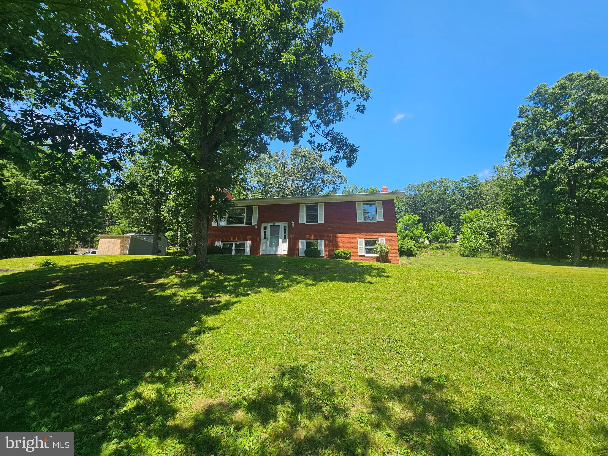 Keyser- 3 Bdrm, 2 Bath Brick/Vinyl Split Foyer on ½ Acre lot in Suter SDIV.
Spacious Liv Rm w/ Lam h/w flrs. Fully equipped Kitchen. Formal Din Rm w/ sliding glass door to rear patio area. Lower flr Fam Rm. w/ Brick F. Place and Full Bath. Sep. Laundry Rm w/ folding counter. Workshop w/ Hotblast Woodstove and workbench. Det Outbuilding for storage. 3 Car concrete drvwy