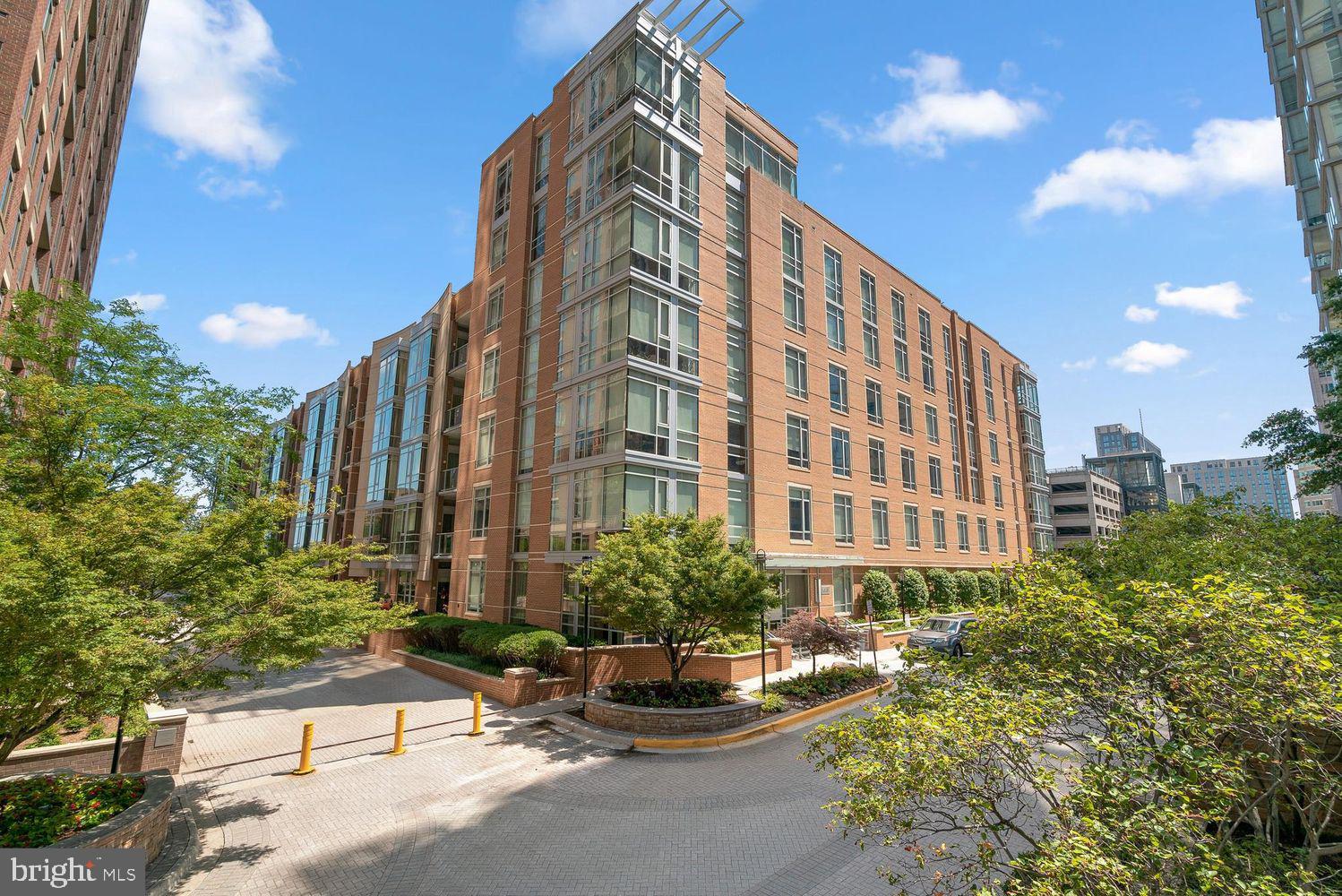 MIDTOWN AT RESTON TOWN CENTER - Residential