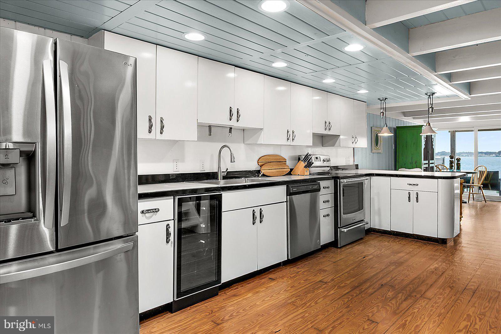 BAYSHORE ESTATES - Residential