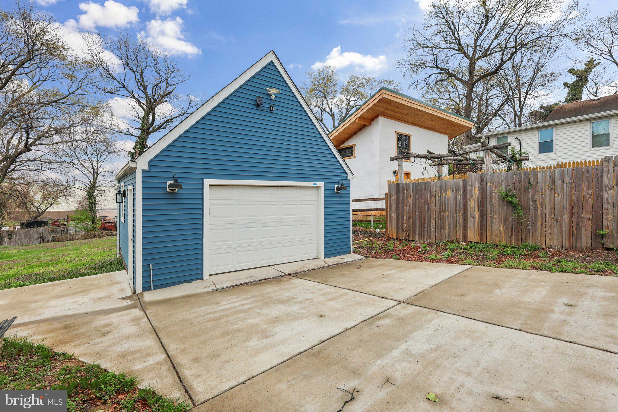 1404 BEAVER HEIGHTS LANE