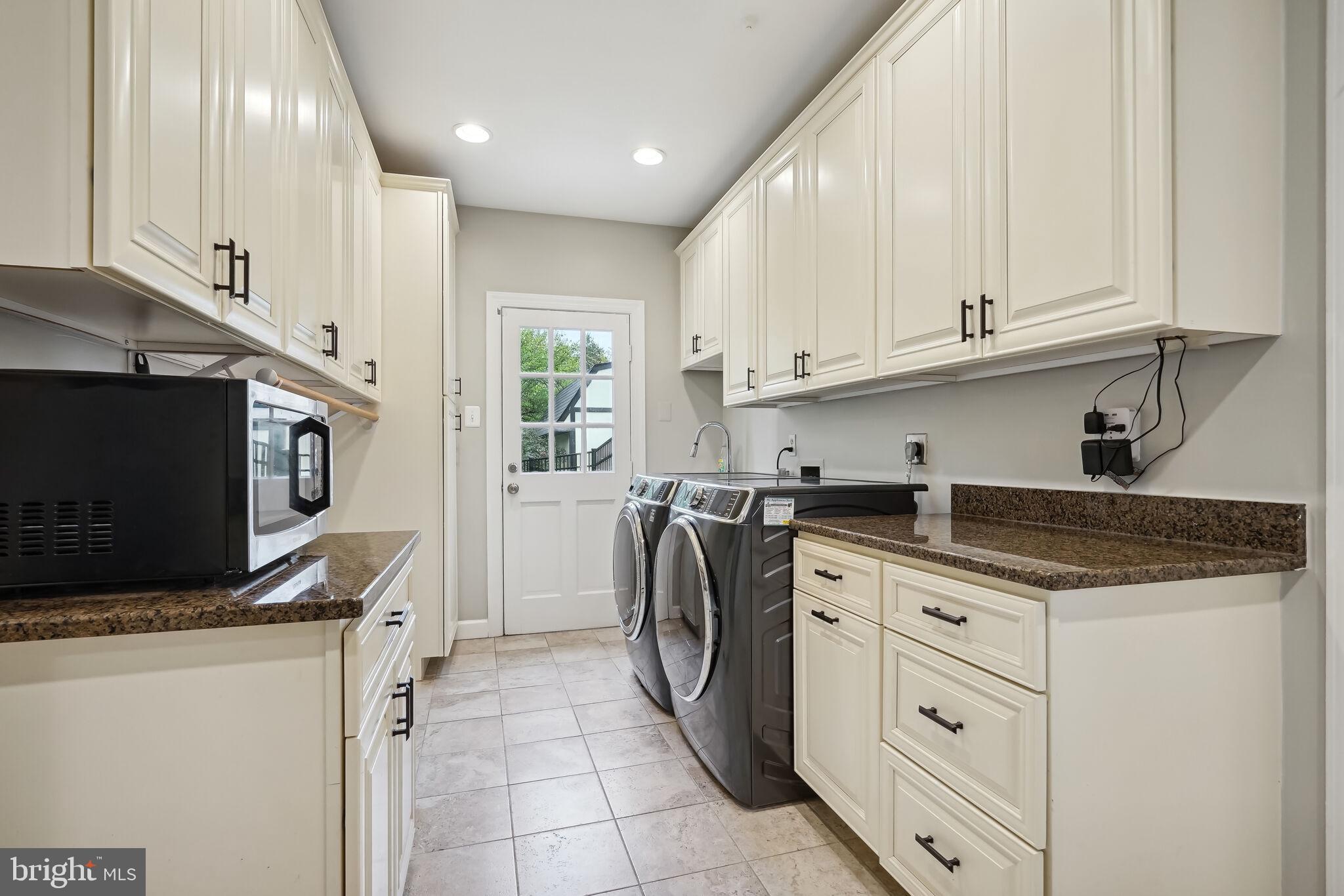 HIDDEN ESTATES - Residential