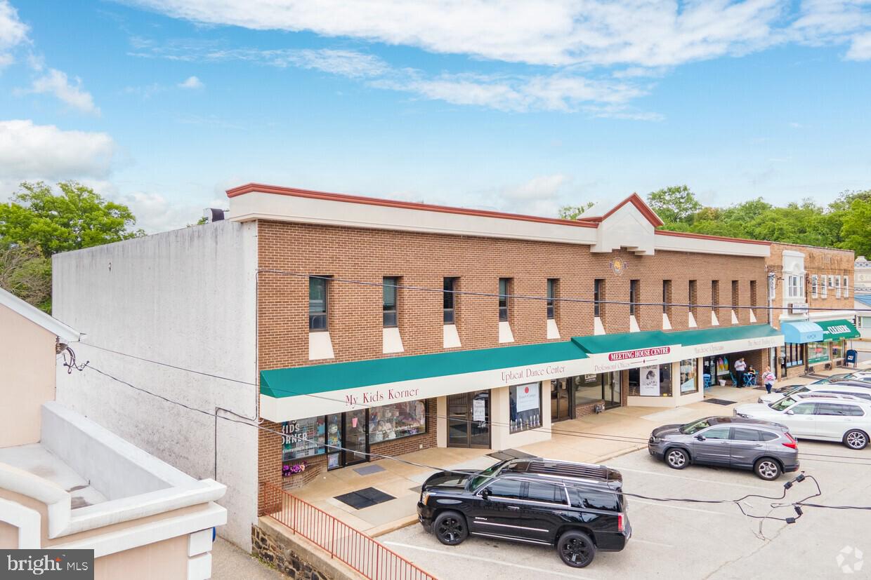 1785+/- sq.ft. second floor office space in elevator building. Recent total renovation including LED lighting, kitchenette plus much more. First class well maintained building. Large parking lot. Convenient to Main Line, Center City and Expressway. $20.95 sf plus parking lot maintenance of $2/sf and $50/month for water. UNDER NEW MANAGEMENT