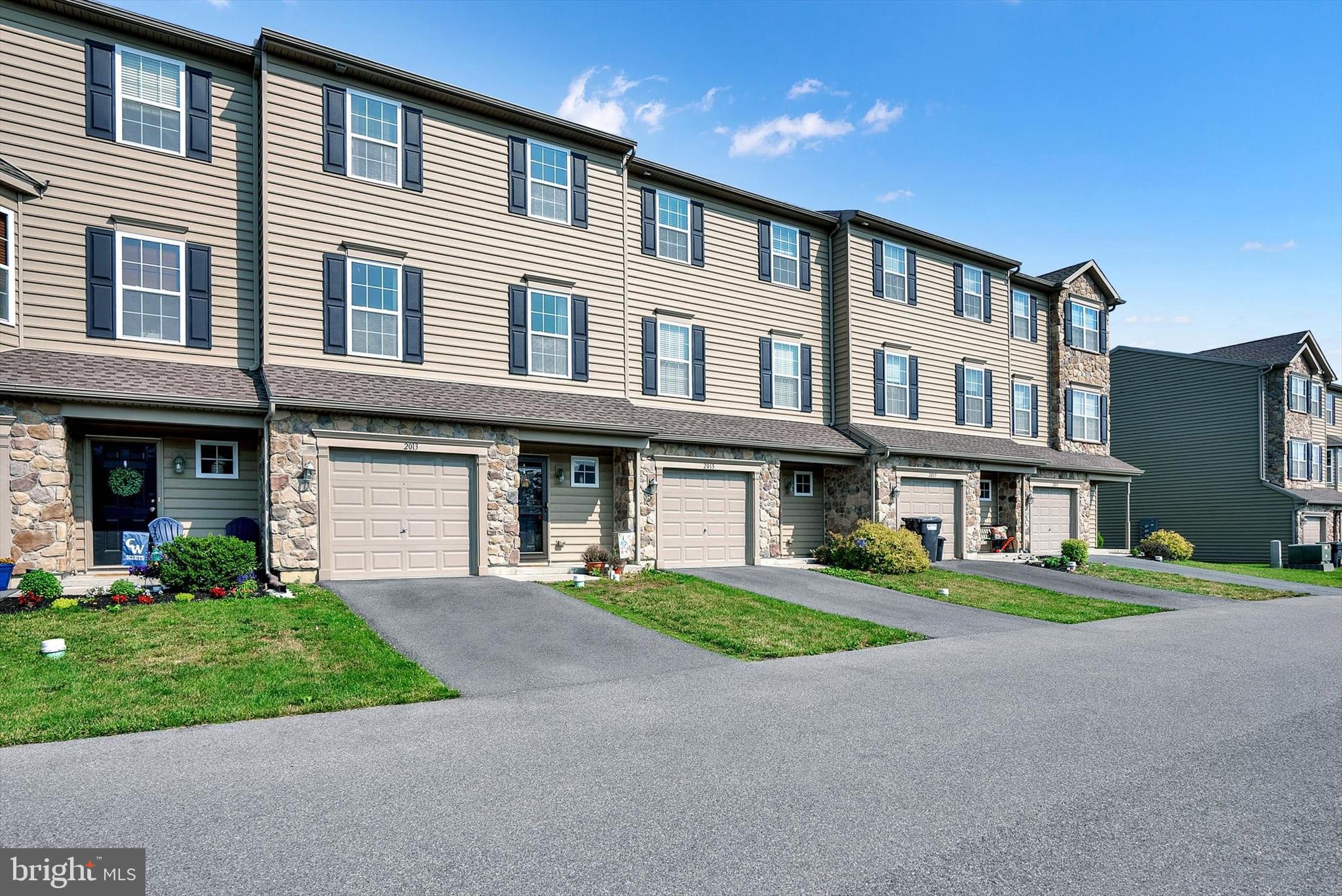 PARKSIDE TOWNHOMES - Residential