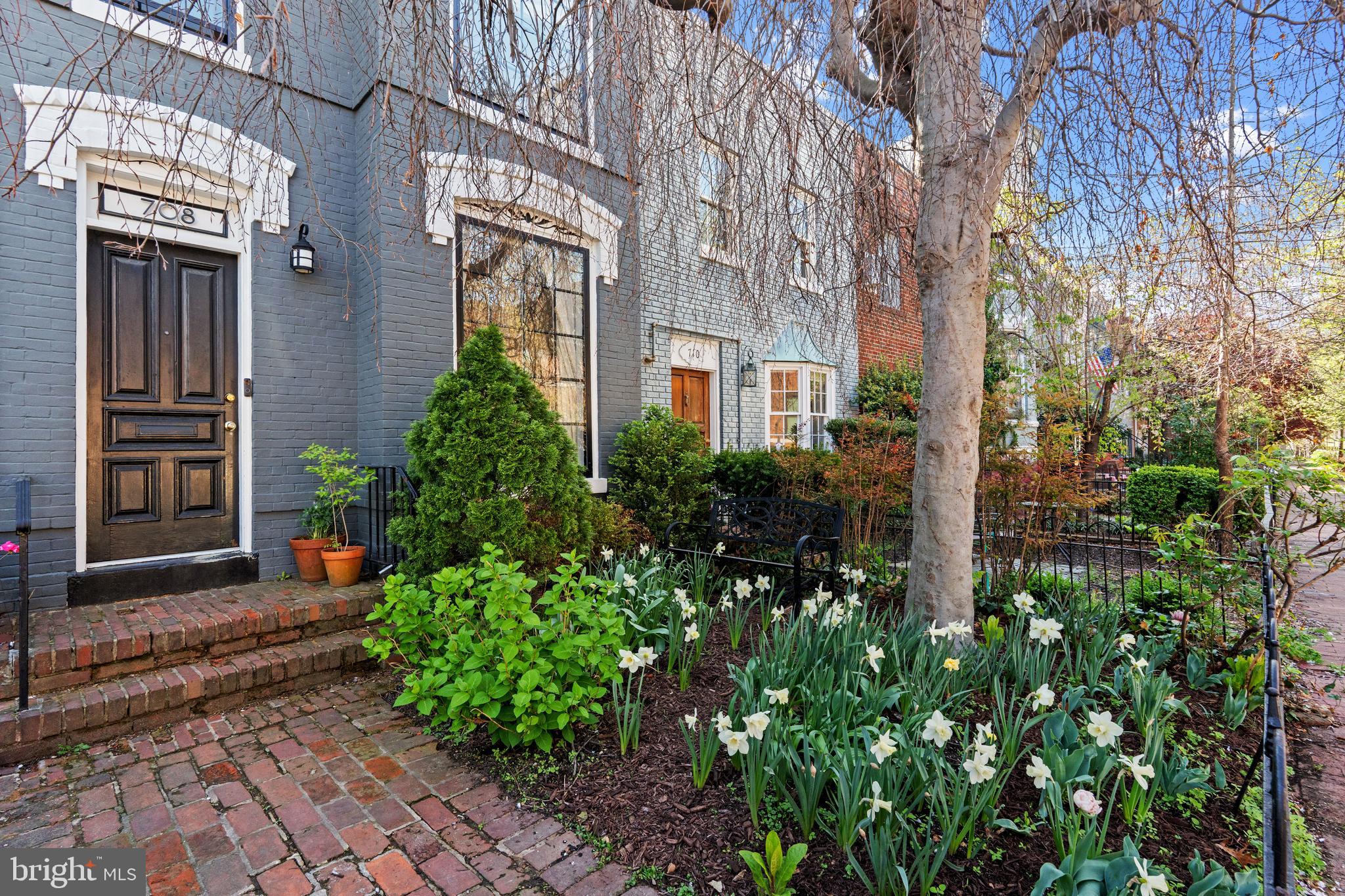 708 9TH STREET SE