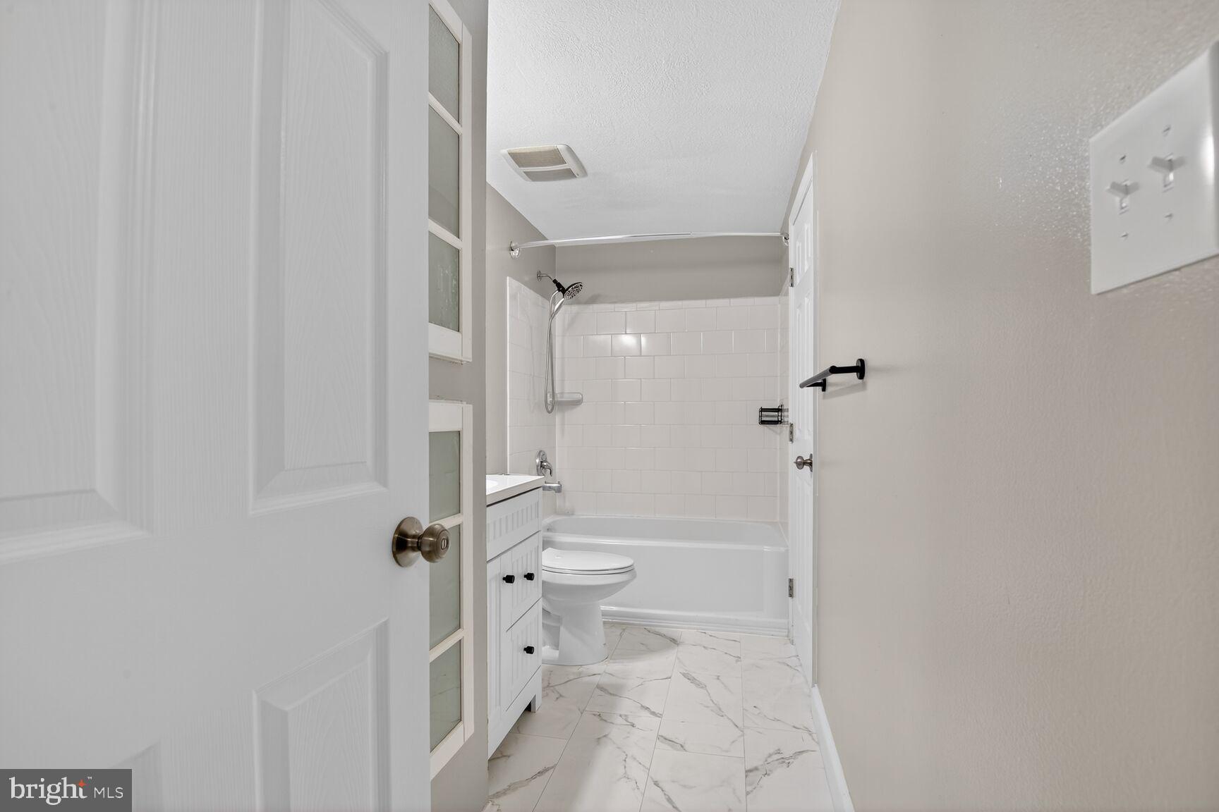 LONDON COMMONS - Residential